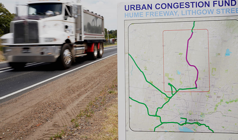 An Urban Congestion Fund was annouced to address traffic issues on Ballarto Road, Hume Freeway and Lithgow Street to the M80 Ring Road. (AAP Image/Stefan Postles)